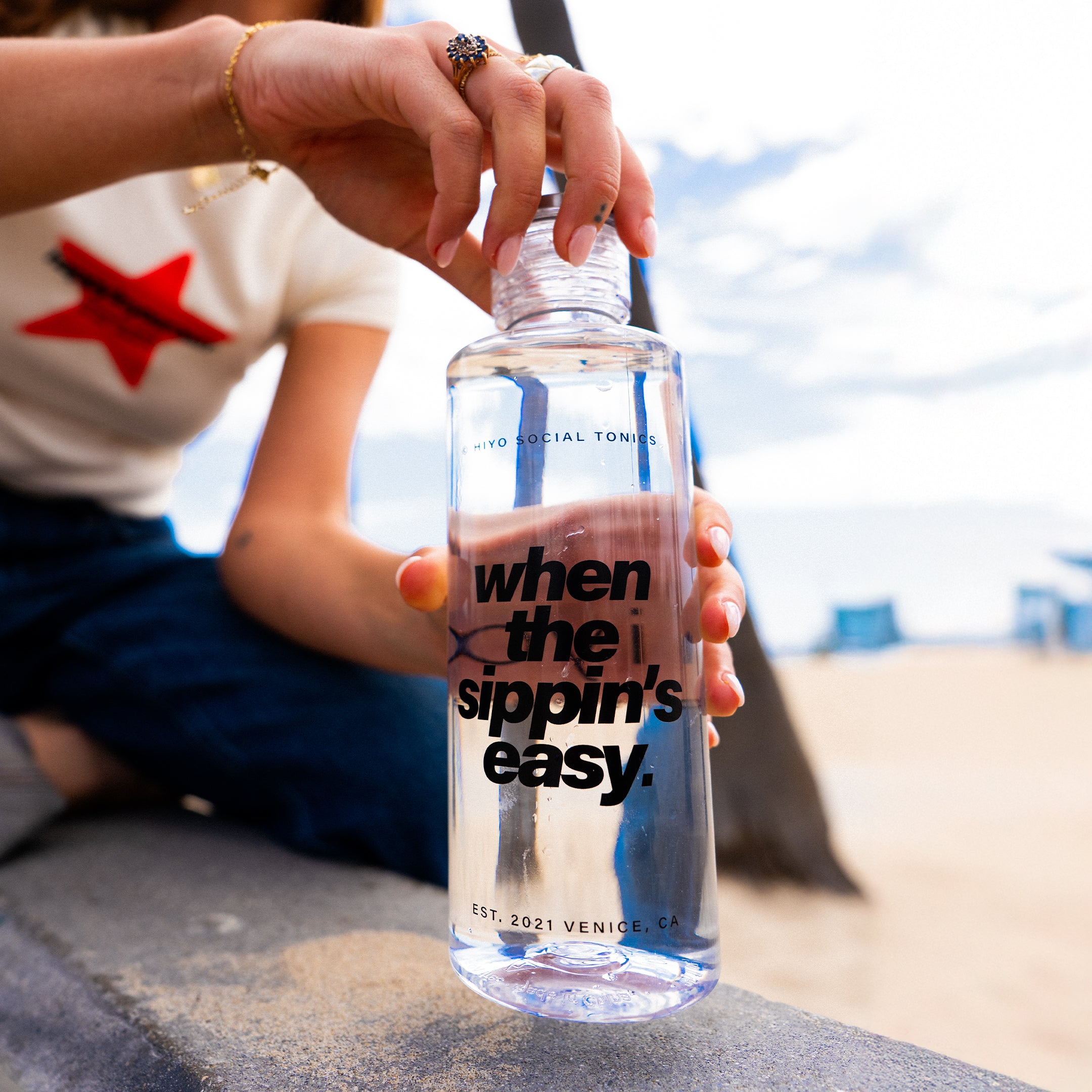 sippin's easy water bottle